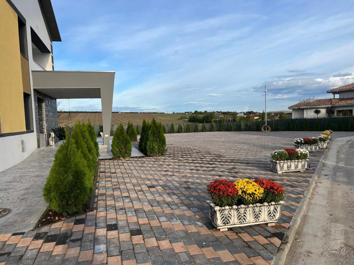 Stef Rooms Tirgu Frumos Екстер'єр фото