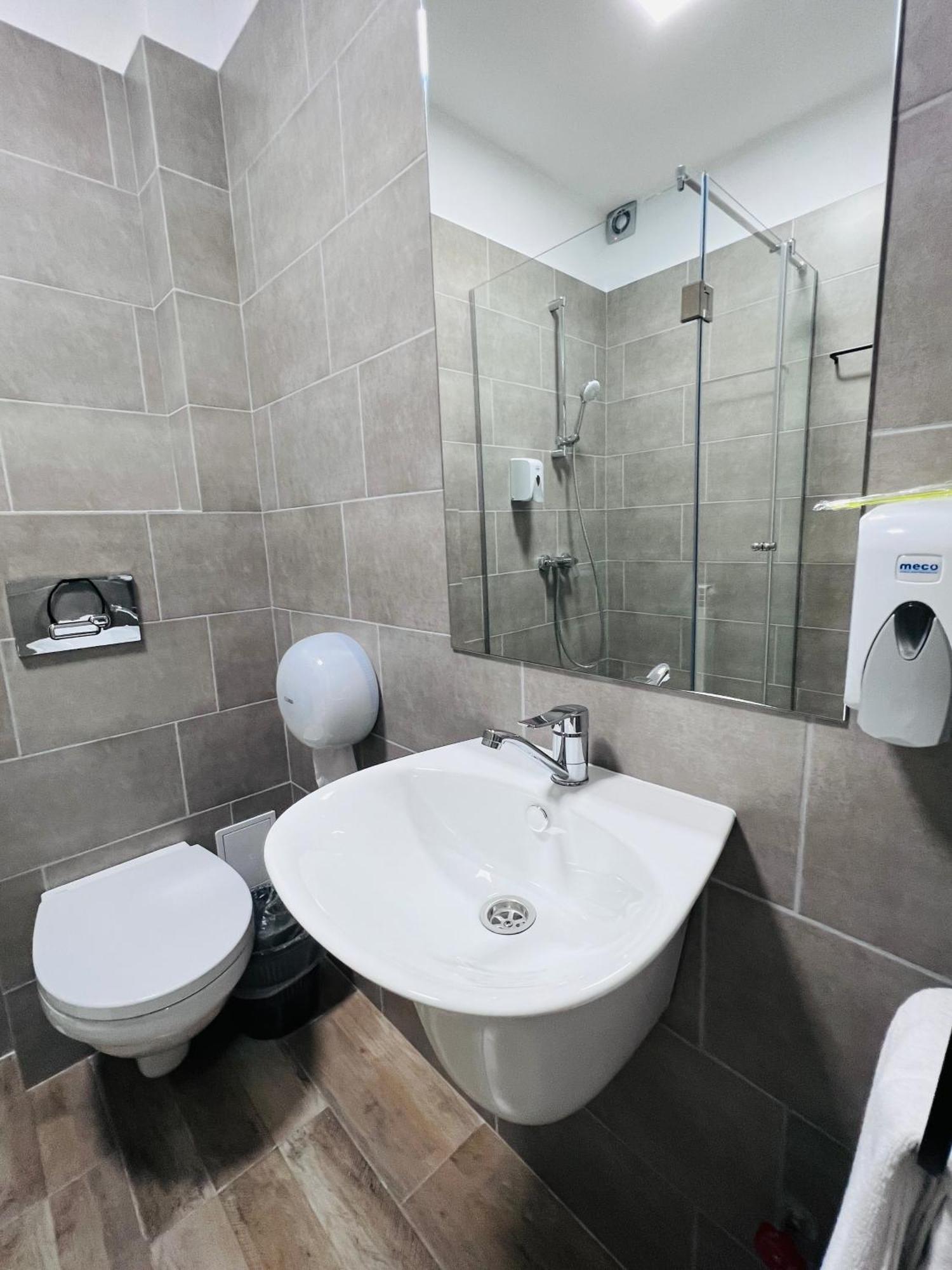 Stef Rooms Tirgu Frumos Екстер'єр фото