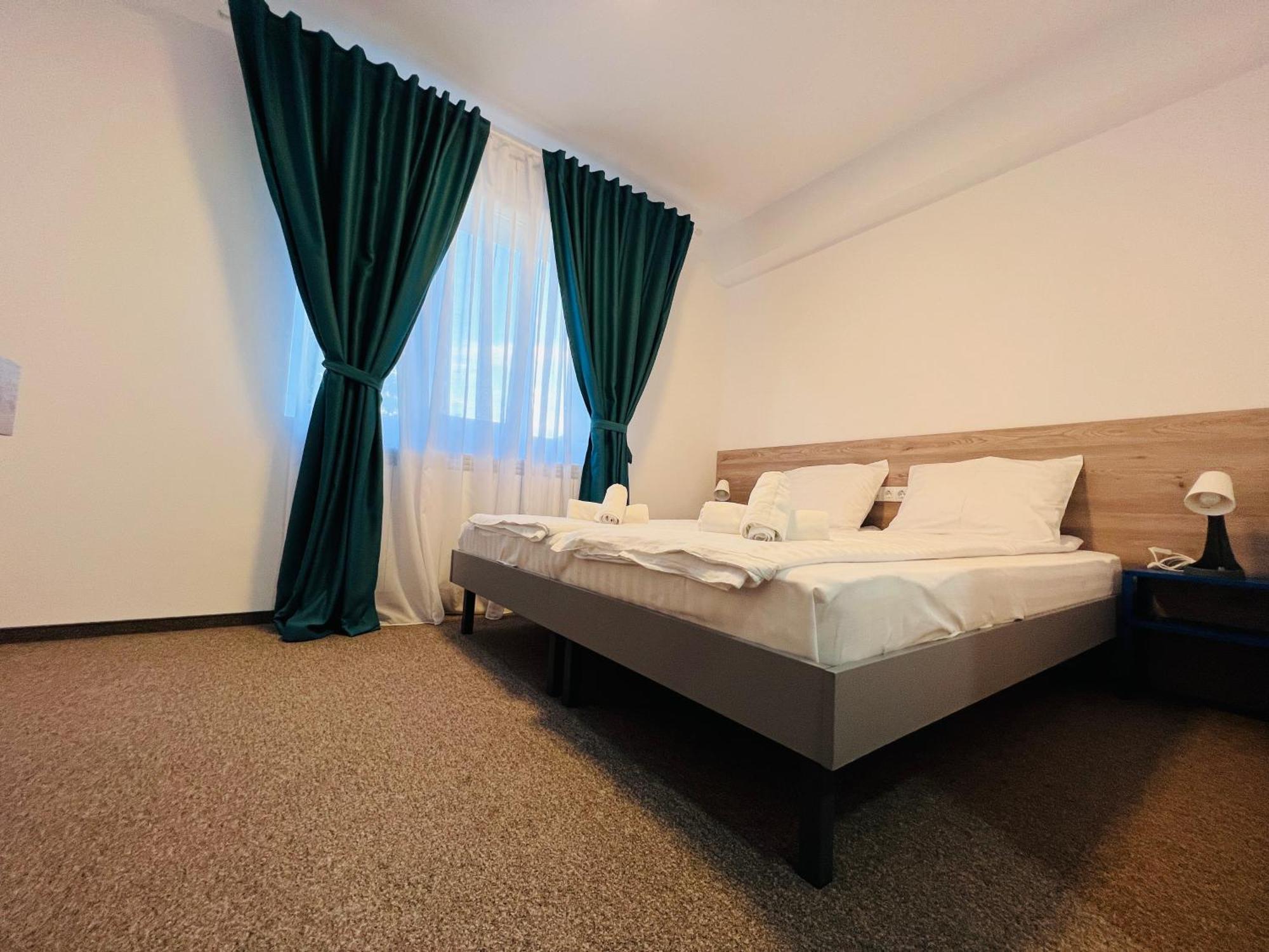 Stef Rooms Tirgu Frumos Екстер'єр фото
