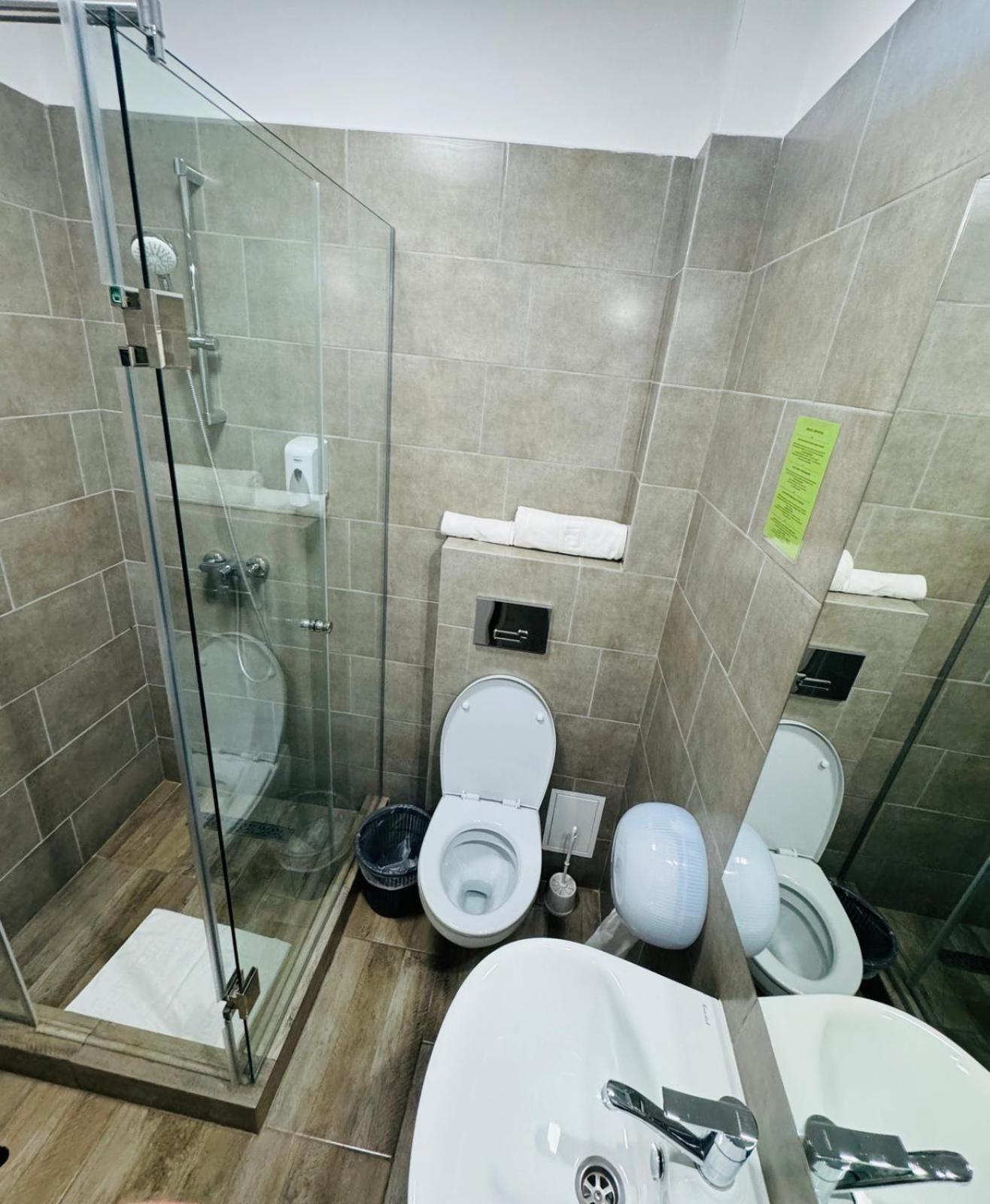 Stef Rooms Tirgu Frumos Екстер'єр фото